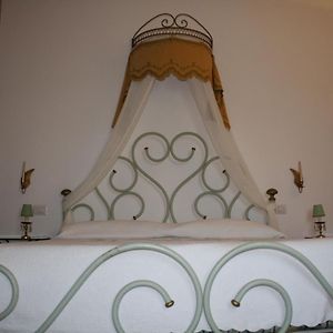 Camera con letto king size